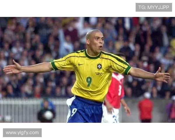 世界足球场上的黑人明星球员盘点与成就分析 世界足球场上的黑人明星球员盘点与成就分析