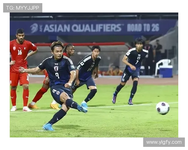 全场观众热情追逐足球明星在比赛中遭遇疯狂围攻的精彩瞬间 全场观众热情追逐足球明星在比赛中遭遇疯狂围攻的精彩瞬间