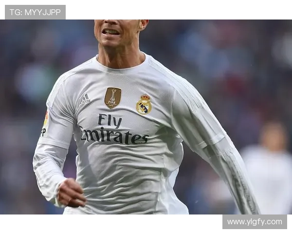 全球知名的大号足球明星盘点及其辉煌职业生涯回顾 全球知名的大号足球明星盘点及其辉煌职业生涯回顾